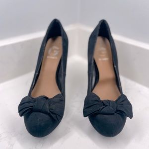 Classy black velvet Guess heel with bow (size 8.5)
